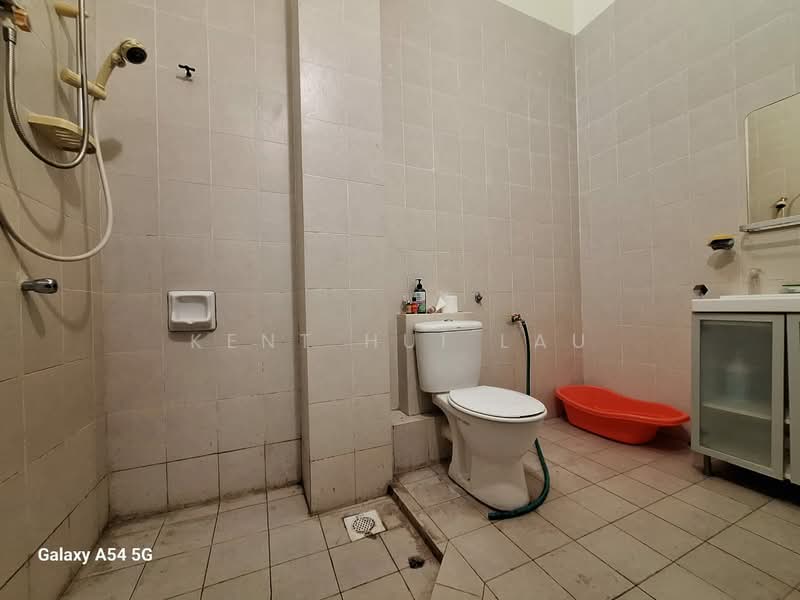 2.5-storey Terraced House for Sale in Bandar Putra Permai (Seri Kembangan) - KENT HUI LAU - Bathroom - PropertyGuru.com.my
