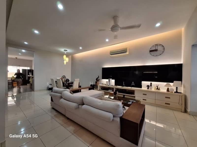 2.5-storey Terraced House for Sale in Bandar Putra Permai (Seri Kembangan) - KENT HUI LAU - Living Room - PropertyGuru.com.my