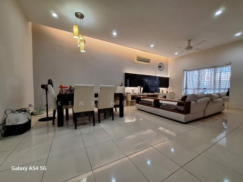 2.5-storey Terraced House for Sale in Bandar Putra Permai (Seri Kembangan) - KENT HUI LAU - Living Room - PropertyGuru.com.my