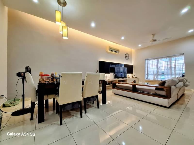 2.5-storey Terraced House for Sale in Bandar Putra Permai (Seri Kembangan) - KENT HUI LAU - Living Room - PropertyGuru.com.my