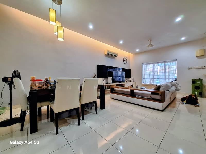 2.5-storey Terraced House for Sale in Bandar Putra Permai (Seri Kembangan) - KENT HUI LAU - Living Room - PropertyGuru.com.my