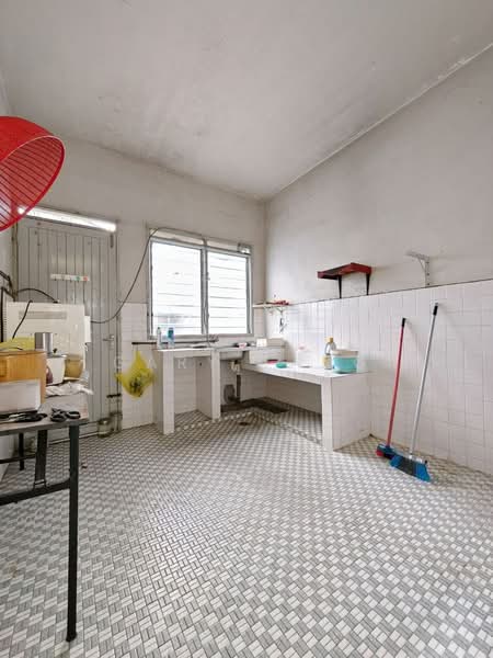 Semi-Detached House for Sale in Kampung Tebing Tinggi (Ipoh) - Gary Tang - Kitchen - PropertyGuru.com.my