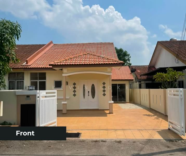 1-storey Terraced House for Sale in Bandar Saujana Putra (Tanjong Duabelas) - Kevin Loke - Exterior - PropertyGuru.com.my