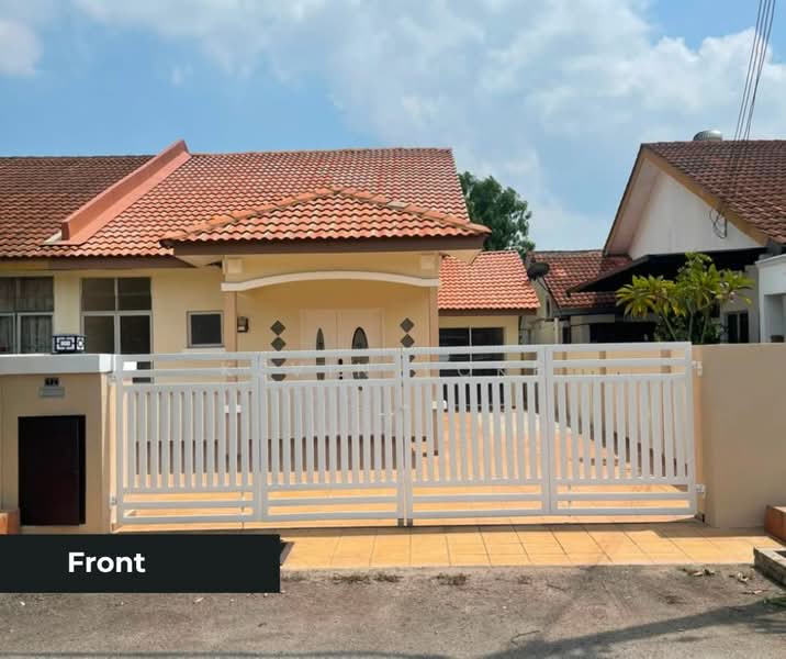 1-storey Terraced House for Sale in Bandar Saujana Putra (Tanjong Duabelas) - Kevin Loke - Exterior - PropertyGuru.com.my