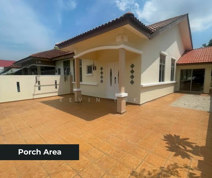 1-storey Terraced House for Sale in Bandar Saujana Putra (Tanjong Duabelas) - Kevin Loke - Exterior - PropertyGuru.com.my