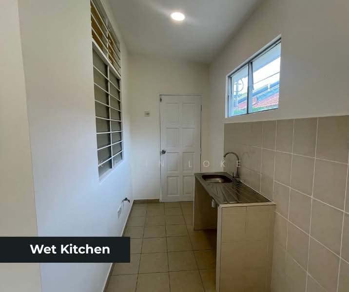 1-storey Terraced House for Sale in Bandar Saujana Putra (Tanjong Duabelas) - Kevin Loke - Kitchen - PropertyGuru.com.my