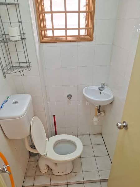 Rumah Flat untuk Disewa di Aman & Damai Apartment - Yi Jun - Bathroom - PropertyGuru.com.my