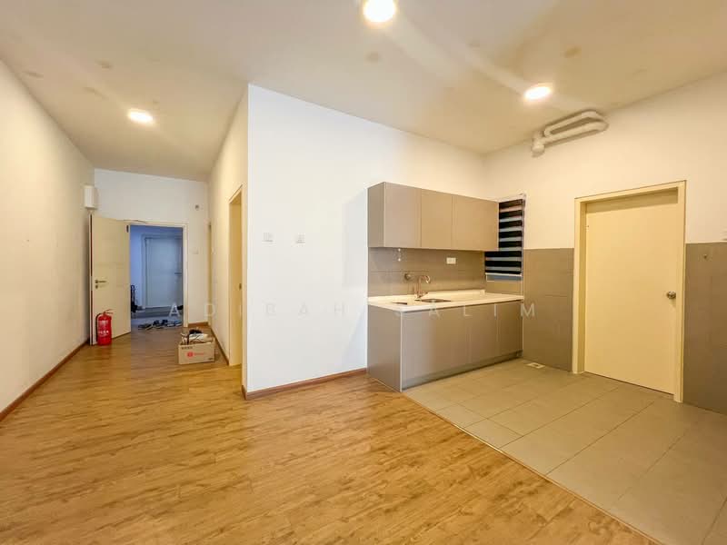 Kondominium untuk Dijual di Lakefront Homes - Adibah Salim - Kitchen - PropertyGuru.com.my