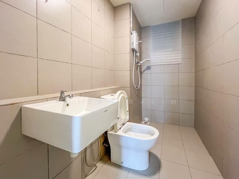 Kondominium untuk Dijual di Lakefront Homes - Adibah Salim - Bathroom - PropertyGuru.com.my