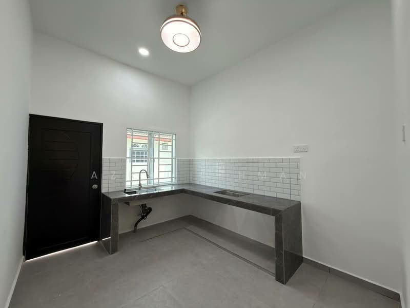 1-storey Terraced House for Sale in Seremban (Negeri Sembilan) - Azrul Othman - Kitchen - PropertyGuru.com.my