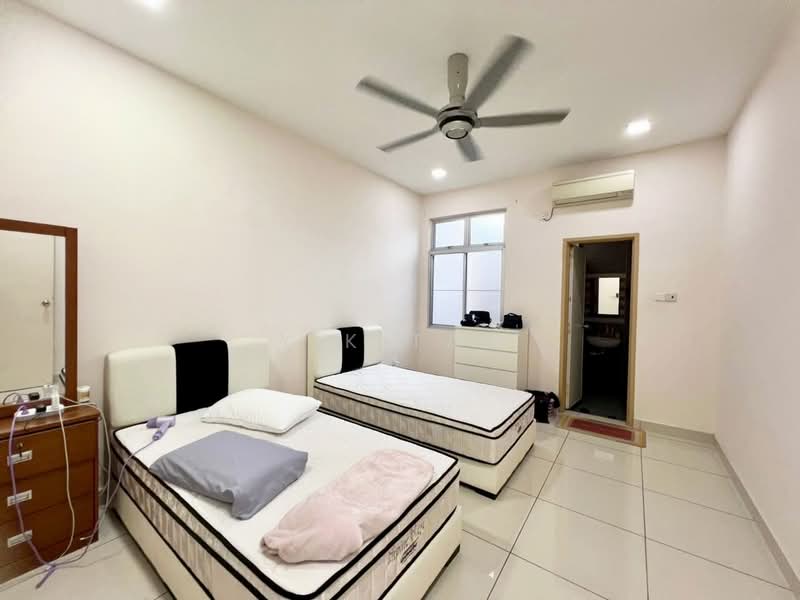 Cluster House for Sale in Taman Gaya (Ulu Tiram) - Yik Tat - PropertyGuru.com.my