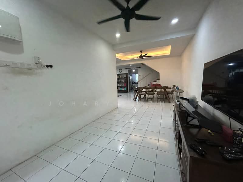Terraced House for Sale in Taman Bukit Subang (Shah Alam) - Johary Adzhar - Living Room - PropertyGuru.com.my