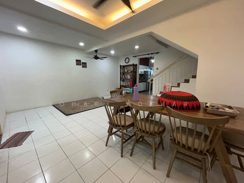 Terraced House for Sale in Taman Bukit Subang (Shah Alam) - Johary Adzhar - Dining Room - PropertyGuru.com.my