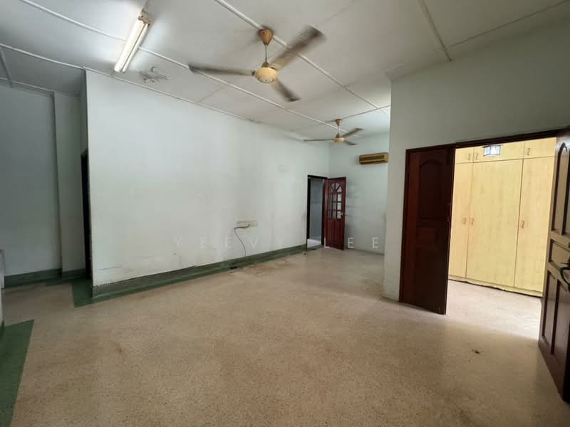Rumah Banglo untuk Dijual di Seksyen 12 (Petaling Jaya) - Yeevy Lee - Living Room - PropertyGuru.com.my