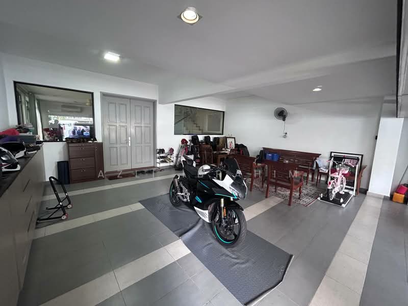 3-storey Terraced House for Sale in Taman Melawati (Ulu Kelang) - Azli Ibrahim - Car Park - PropertyGuru.com.my