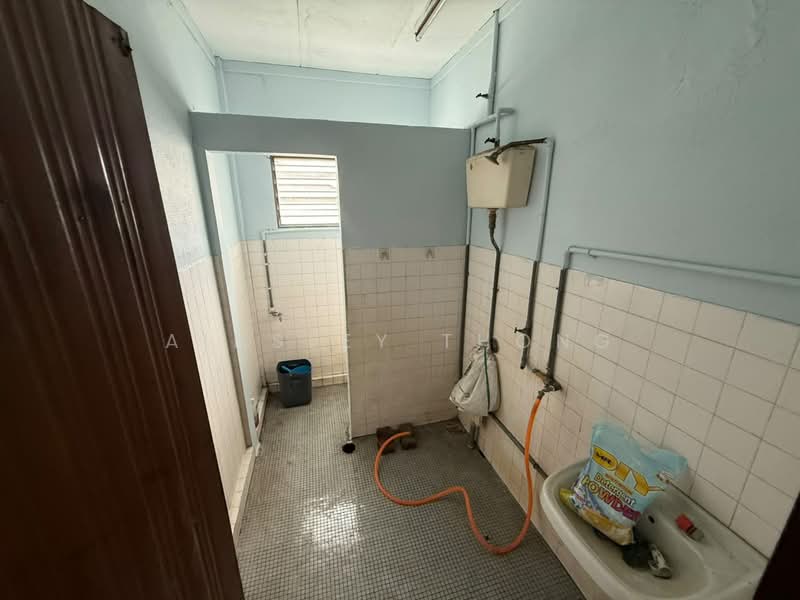 Kilang untuk Disewa di Ipoh (Perak) - Ainsley Thong - Bathroom - PropertyGuru.com.my
