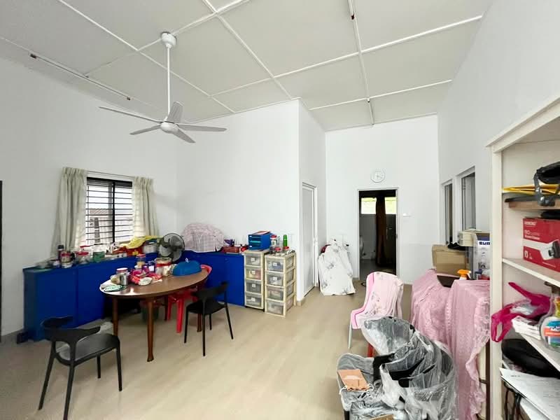 Bungalow for Sale in Taman Kebun Teh (Johor Bahru) - Yik Tat - PropertyGuru.com.my