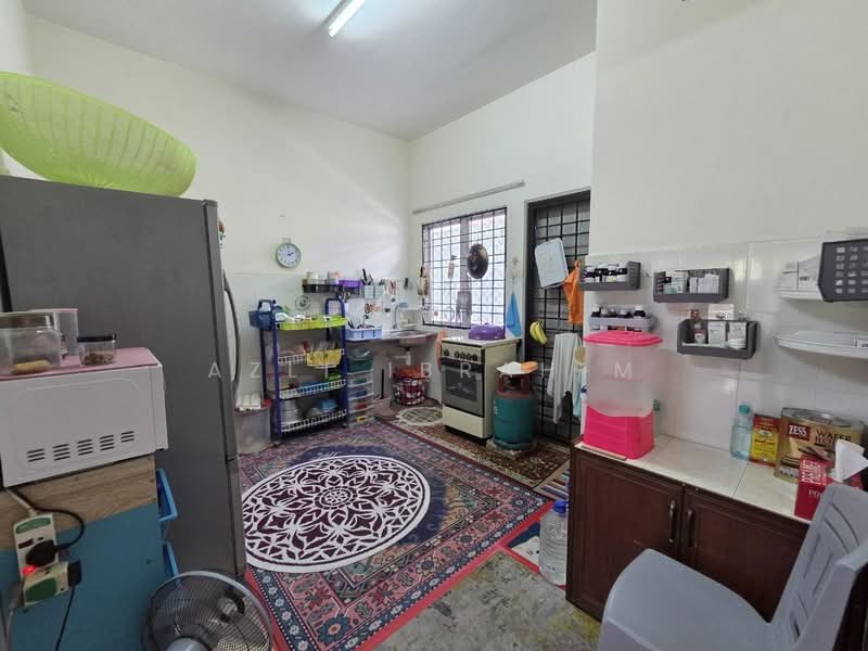 2-storey Terraced House for Sale in Bandar Seri Putra (Bangi) - Azli Ibrahim - Kitchen - PropertyGuru.com.my