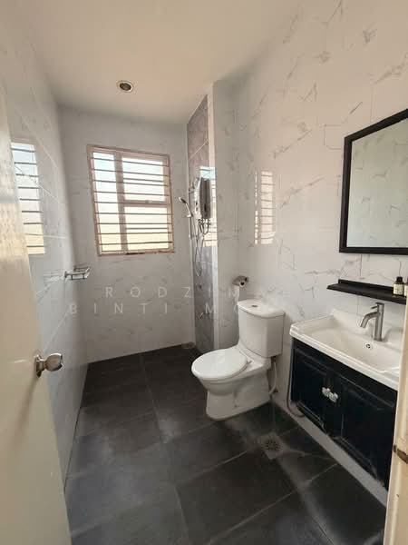 2-storey Terraced House for Sale in Denai Alam (Shah Alam) - Rodzimah Binti Mohd Rodzi - Bathroom - PropertyGuru.com.my