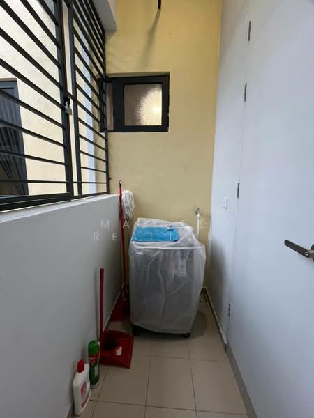 Servis Apartment untuk Disewa di Midlands City - Maznee Realtor - Balcony - PropertyGuru.com.my