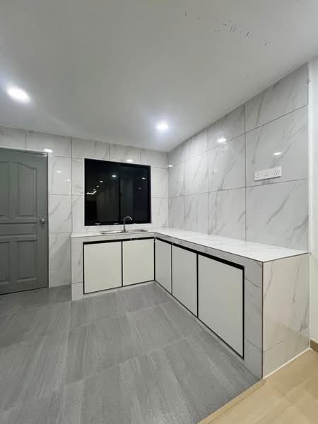 1-storey Terraced House for Sale in Taman Puteri Wangsa (Ulu Tiram) - Stephanie Gan - Kitchen - PropertyGuru.com.my