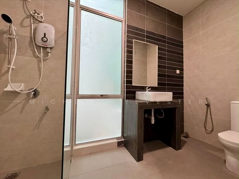 Rumah Teres 3 Tingkat untuk Dijual di Taman Mount Austin (Tebrau) - Michele Sylvester - Bathroom - PropertyGuru.com.my