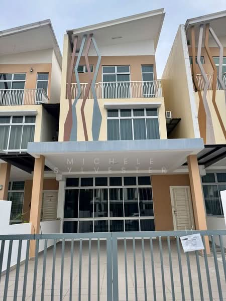 Rumah Teres 3 Tingkat untuk Dijual di Taman Mount Austin (Tebrau) - Michele Sylvester - Exterior - PropertyGuru.com.my