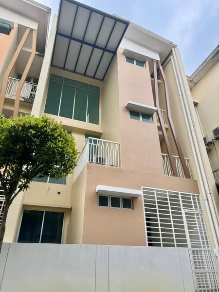Rumah Teres 3 Tingkat untuk Dijual di Taman Mount Austin (Tebrau) - Michele Sylvester - Exterior - PropertyGuru.com.my