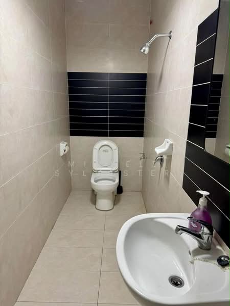 Rumah Teres 3 Tingkat untuk Dijual di Taman Mount Austin (Tebrau) - Michele Sylvester - Bathroom - PropertyGuru.com.my