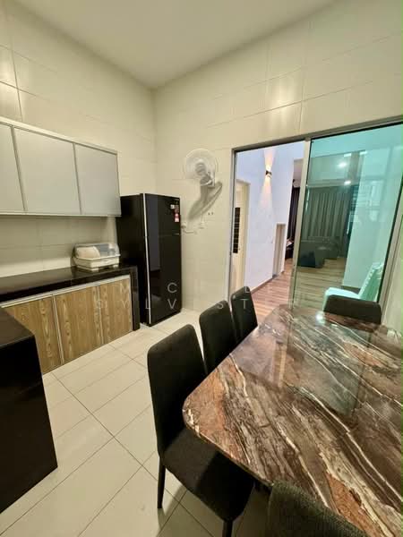 Rumah Teres 3 Tingkat untuk Dijual di Taman Mount Austin (Tebrau) - Michele Sylvester - Kitchen - PropertyGuru.com.my