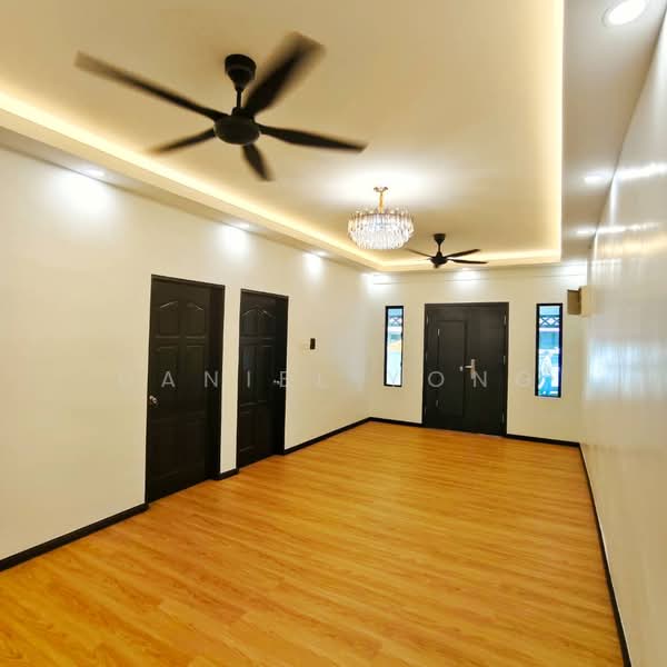 1-storey Terraced House for Sale in Taman Ungku Tun Aminah (Skudai) - Daniel Yong - Living Room - PropertyGuru.com.my
