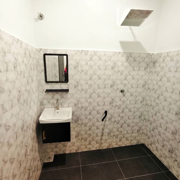 1-storey Terraced House for Sale in Taman Ungku Tun Aminah (Skudai) - Daniel Yong - Bathroom - PropertyGuru.com.my