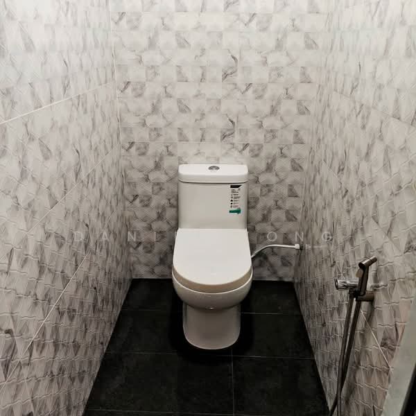 1-storey Terraced House for Sale in Taman Ungku Tun Aminah (Skudai) - Daniel Yong - Bathroom - PropertyGuru.com.my