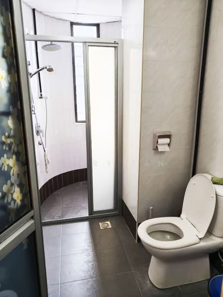 Pangsapuri untuk Disewa di Desa Samudra - Jerry Tan - Bathroom - PropertyGuru.com.my