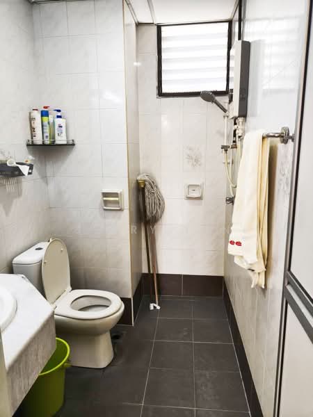 Pangsapuri untuk Disewa di Desa Samudra - Jerry Tan - Bathroom - PropertyGuru.com.my