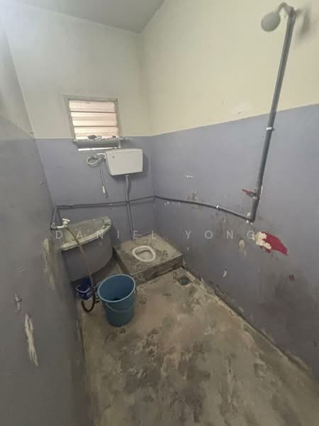 2-storey Terraced House for Sale in Taman Feri (Sabak Bernam) - Daniel Yong - Bathroom - PropertyGuru.com.my