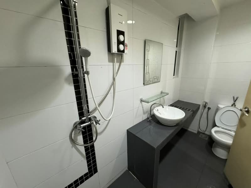 Kondominium untuk Disewa di Ritze Perdana 2 - Jason Low - Bathroom - PropertyGuru.com.my