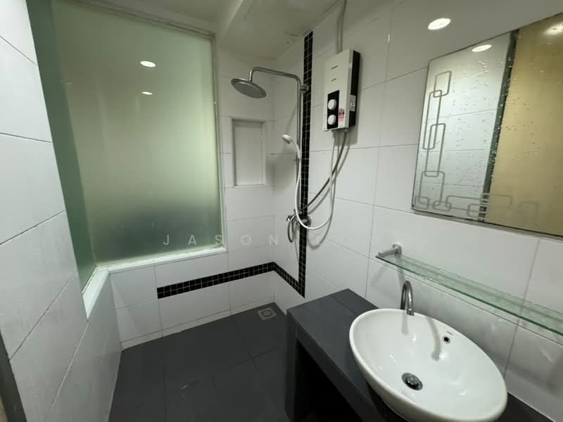 Kondominium untuk Disewa di Ritze Perdana 2 - Jason Low - Bathroom - PropertyGuru.com.my