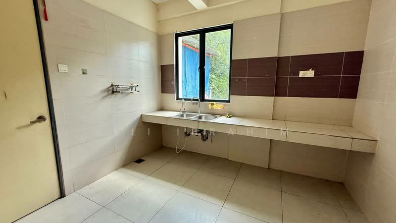 Semi-Detached House for Sale in Bandar Mahkota Cheras (Cheras) - Azli Ibrahim - Kitchen - PropertyGuru.com.my