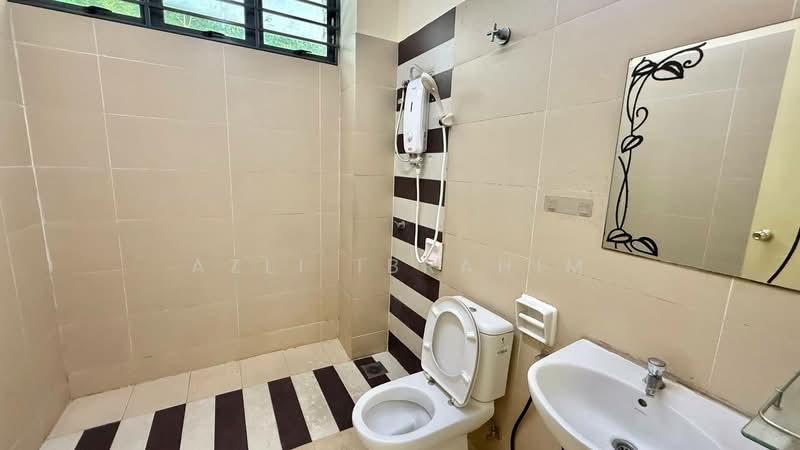 Semi-Detached House for Sale in Bandar Mahkota Cheras (Cheras) - Azli Ibrahim - Bathroom - PropertyGuru.com.my