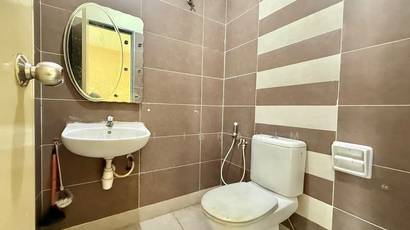 Semi-Detached House for Sale in Bandar Mahkota Cheras (Cheras) - Azli Ibrahim - Bathroom - PropertyGuru.com.my