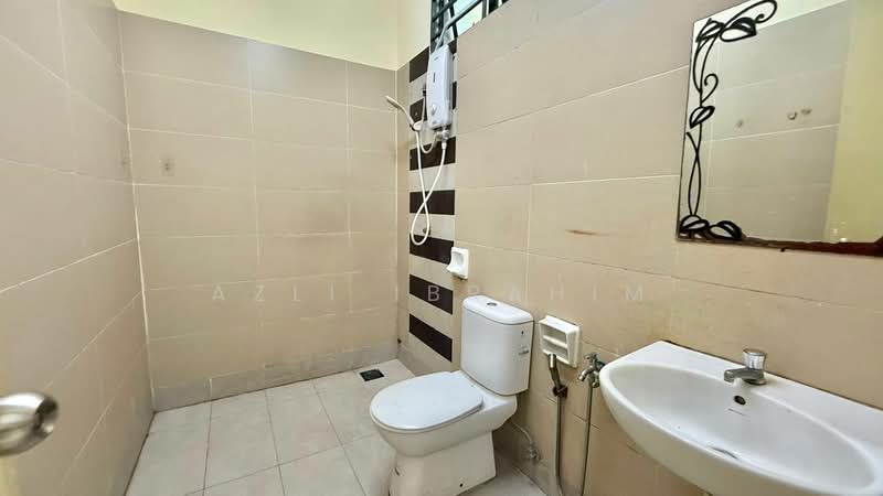 Semi-Detached House for Sale in Bandar Mahkota Cheras (Cheras) - Azli Ibrahim - Bathroom - PropertyGuru.com.my