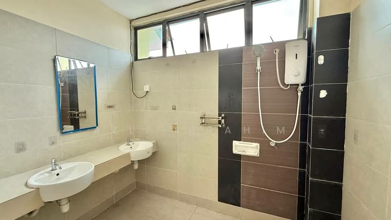 Semi-Detached House for Sale in Bandar Mahkota Cheras (Cheras) - Azli Ibrahim - Bathroom - PropertyGuru.com.my