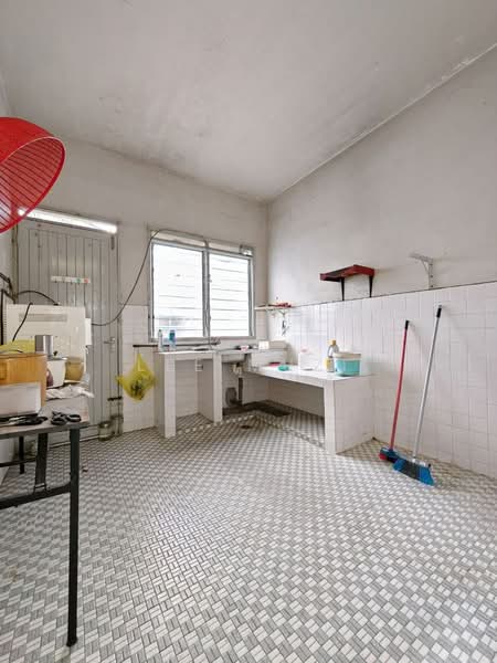 Semi-Detached House for Sale in New Pasir Puteh (Ipoh) - Lee Muzi - Kitchen - PropertyGuru.com.my