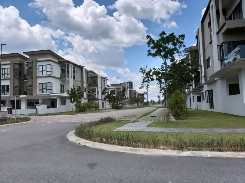 Rumah Teres 3 Tingkat untuk Disewa di 16 Sierra (Puchong) - Lucas Tam - Exterior - PropertyGuru.com.my