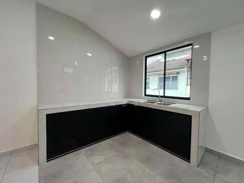 Rumah Teres 1 Tingkat untuk Dijual di Taman Johor Jaya (Johor Bahru) - Melinda Ee - Kitchen - PropertyGuru.com.my