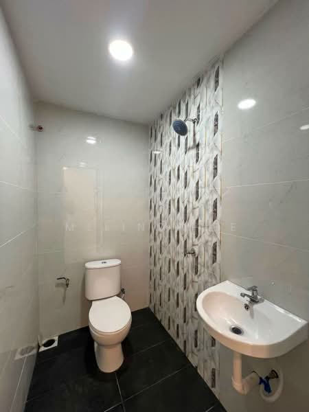 Rumah Teres 1 Tingkat untuk Dijual di Taman Johor Jaya (Johor Bahru) - Melinda Ee - Bathroom - PropertyGuru.com.my