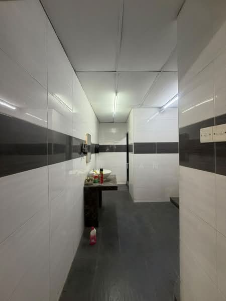 Commercial Bungalow for Rent in Ipoh (Perak) - Jeff Tan - Bathroom - PropertyGuru.com.my