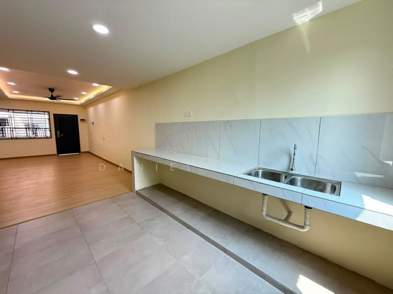 2-storey Terraced House for Sale in Taman Scientex Pasir Gudang (Pasir Gudang) - Daniel Yong - Kitchen - PropertyGuru.com.my