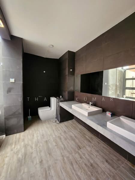 Banglo Pautan untuk Disewa di Taman Villa Senja (Rawang) - Uthaya Kumar - Bathroom - PropertyGuru.com.my